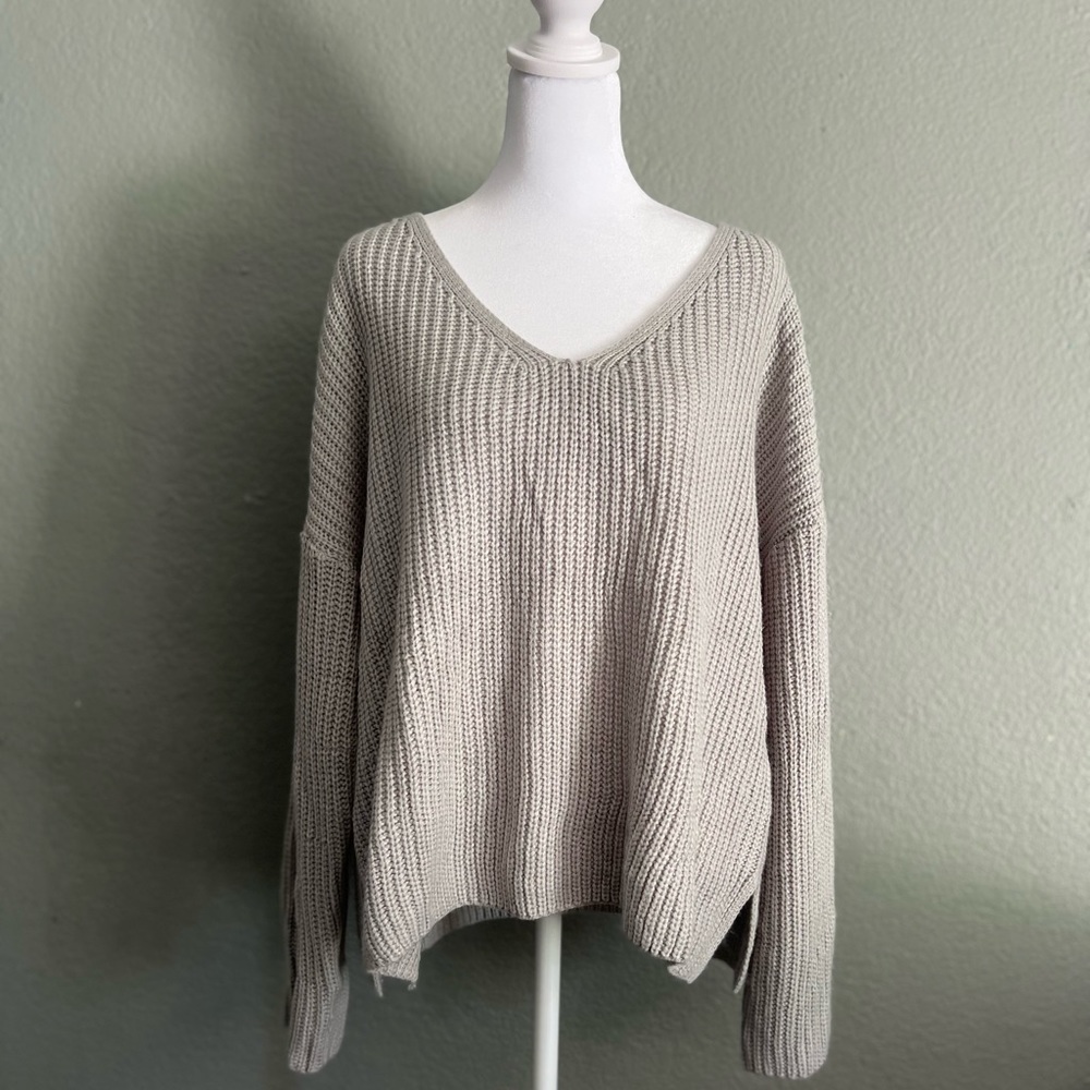 SHEIN sweater, gray plus size 1XL new but with no tags.